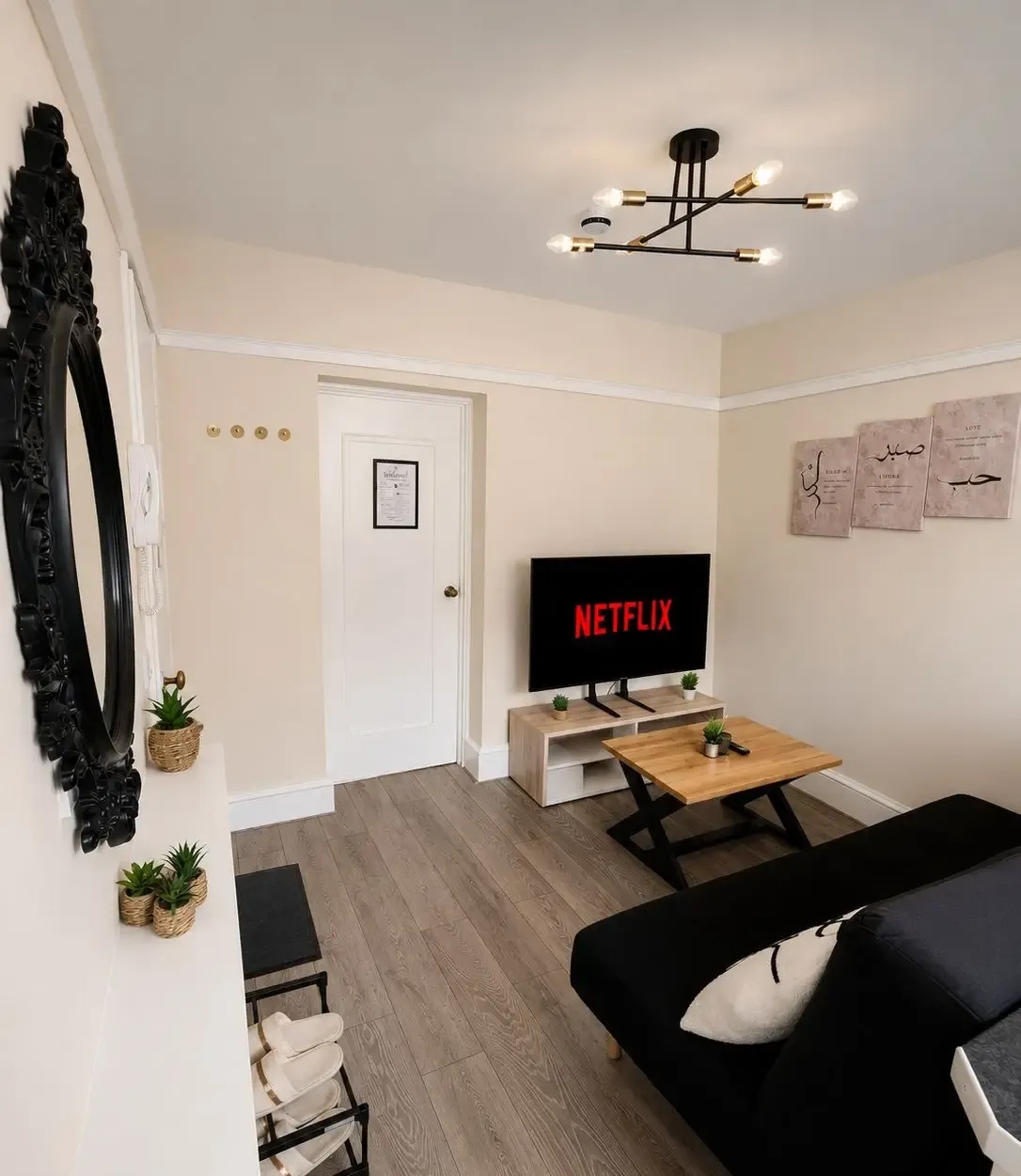 Modern City Stay Opposite Leicester Train Station | Sleeps 4 serviced apartment - Leicester - VivreStays