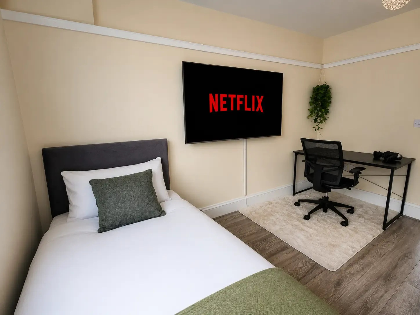 Modern City Stay Opposite Leicester Train Station | Sleeps 4 in 55a London Road, LE2 0PE - Property image 2 - VivreStays