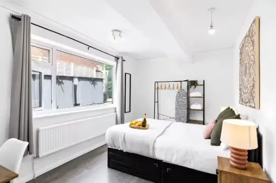 Brighton Spa House | Hot Tub & Sauna | Sleeps 10 in 59 Foxdown Road, Brighton, BN2 6TJ, United Kingdom - Property image 6 - VivreStays