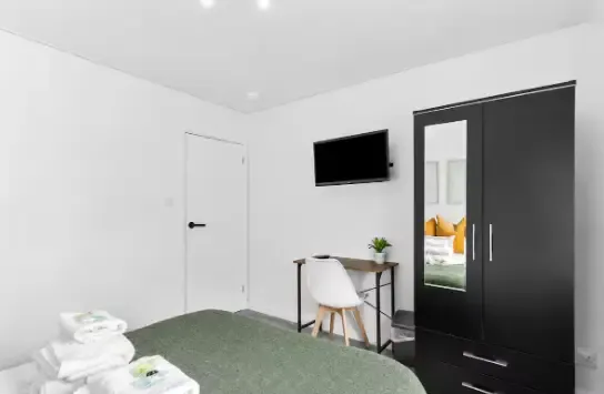 Brighton Spa House | Hot Tub & Sauna | Sleeps 10 in 59 Foxdown Road, Brighton, BN2 6TJ, United Kingdom - Property image 9 - VivreStays