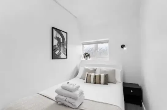 Brighton Spa House | Hot Tub & Sauna | Sleeps 10 in 59 Foxdown Road, Brighton, BN2 6TJ, United Kingdom - Property image 12 - VivreStays