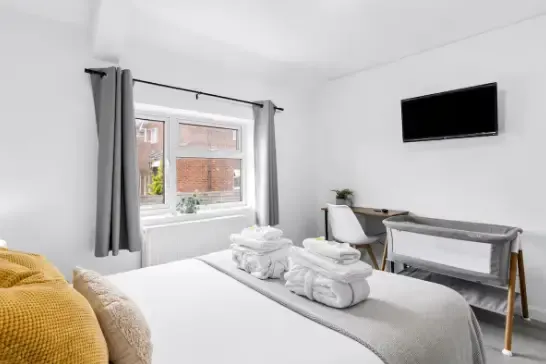 Brighton Spa House | Hot Tub & Sauna | Sleeps 10 in 59 Foxdown Road, Brighton, BN2 6TJ, United Kingdom - Property image 11 - VivreStays