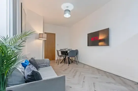 1 Bed Flat | Jewellery Quarter | Sleeps 2 in 63 Tenby Street North, Hockley, Birmingham, B1 3EG, United Kingdom - Property image 4 - VivreStays