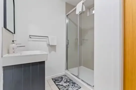 1 Bed Flat | Jewellery Quarter | Sleeps 2 in 63 Tenby Street North, Hockley, Birmingham, B1 3EG, United Kingdom - Property image 7 - VivreStays