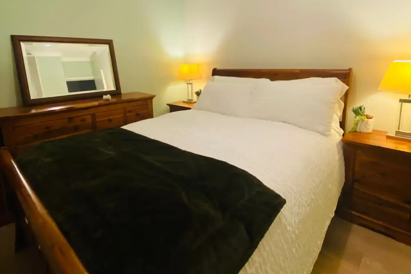 Spacious 5 Bedroom Family Home with Parking | Isle of Wight serviced apartment - East Cowes - VivreStays