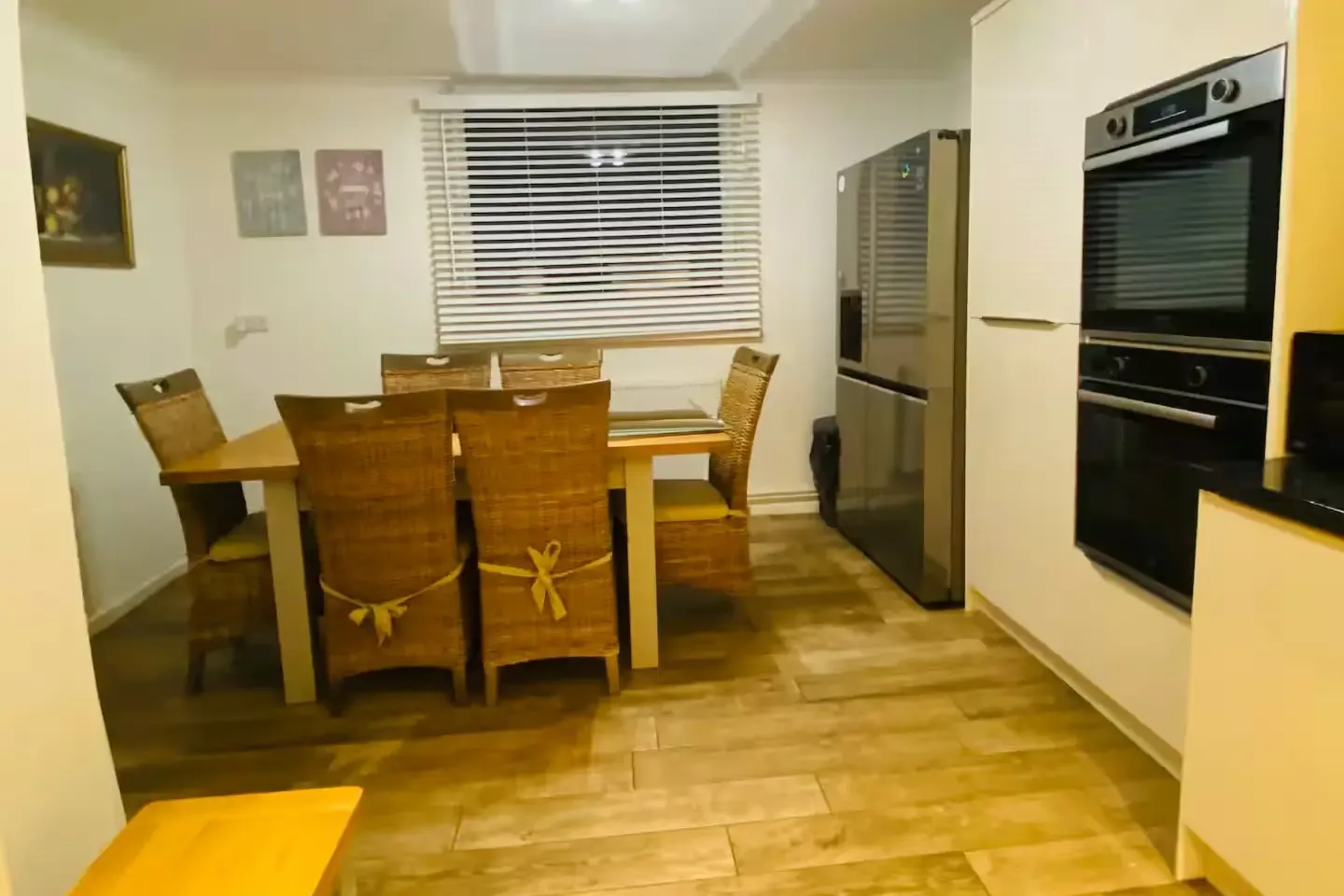 View Spacious 5 Bedroom Family Home with Parking | Isle of Wight in 18 Cadets Walk, PO32 6JP Spacious 5 Bedroom Family Home with Parking | Isle of Wight in 18 Cadets Walk, PO32 6JP - Property image 4 - VivreStays