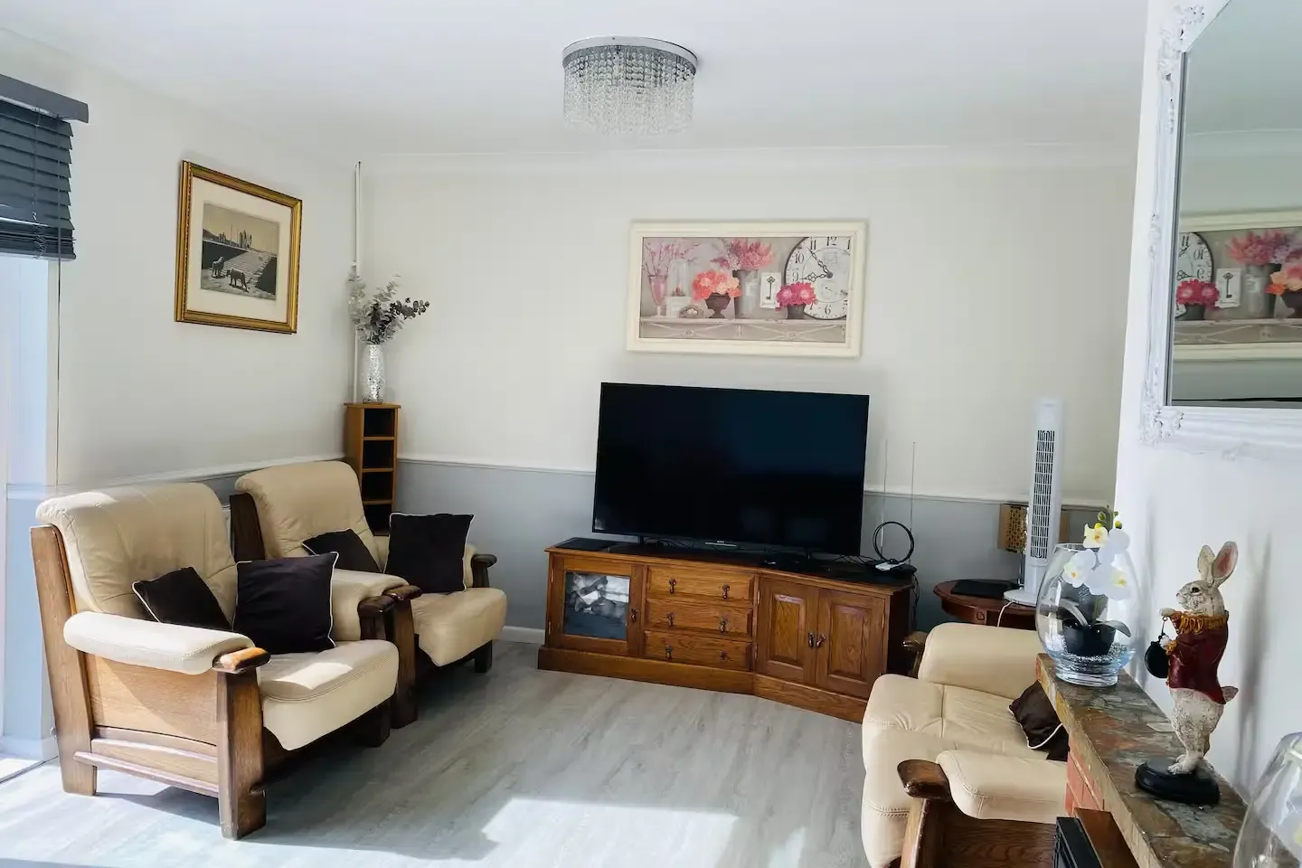 View Spacious 5 Bedroom Family Home with Parking | Isle of Wight in 18 Cadets Walk, PO32 6JP Spacious 5 Bedroom Family Home with Parking | Isle of Wight in 18 Cadets Walk, PO32 6JP - Property image 2 - VivreStays