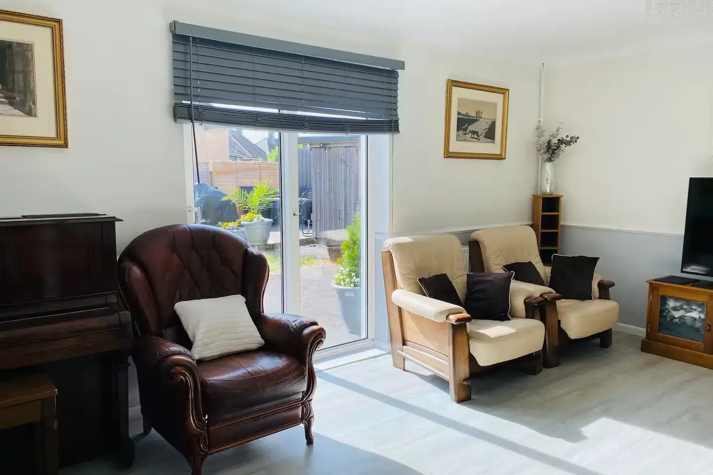 View Spacious 5 Bedroom Family Home with Parking | Isle of Wight in 18 Cadets Walk, PO32 6JP Spacious 5 Bedroom Family Home with Parking | Isle of Wight in 18 Cadets Walk, PO32 6JP - Property image 14 - VivreStays