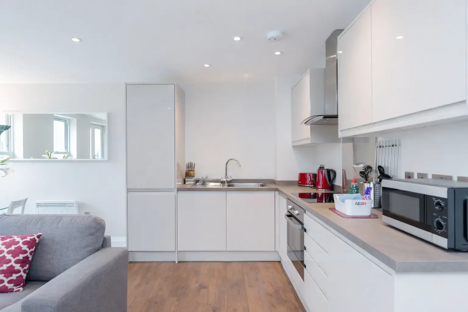 Trinity House - 2 Bed in RH2 - Property image 4 - VivreStays