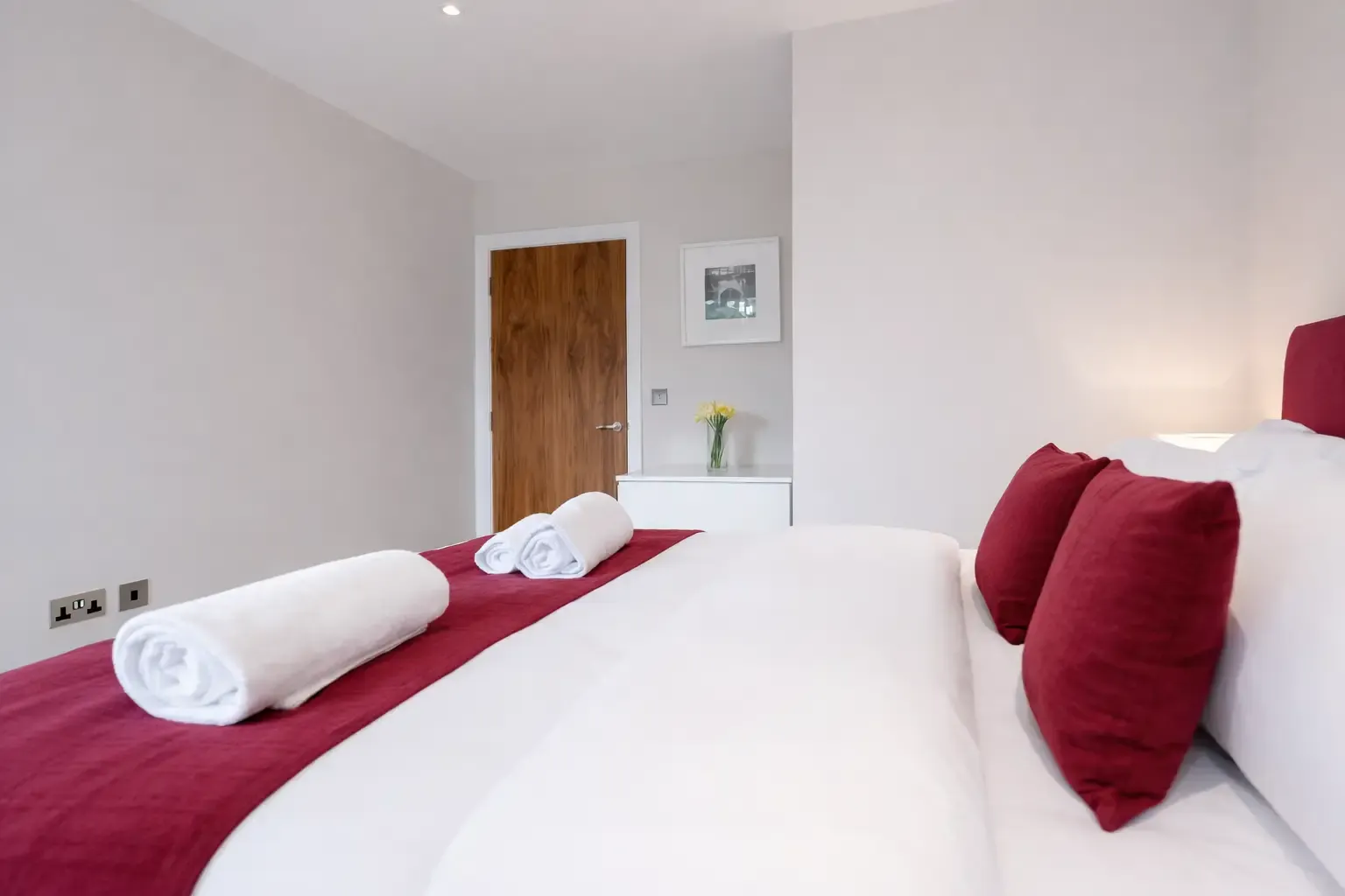 Trinity House - 2 Bed in RH2 - Property image 8 - VivreStays