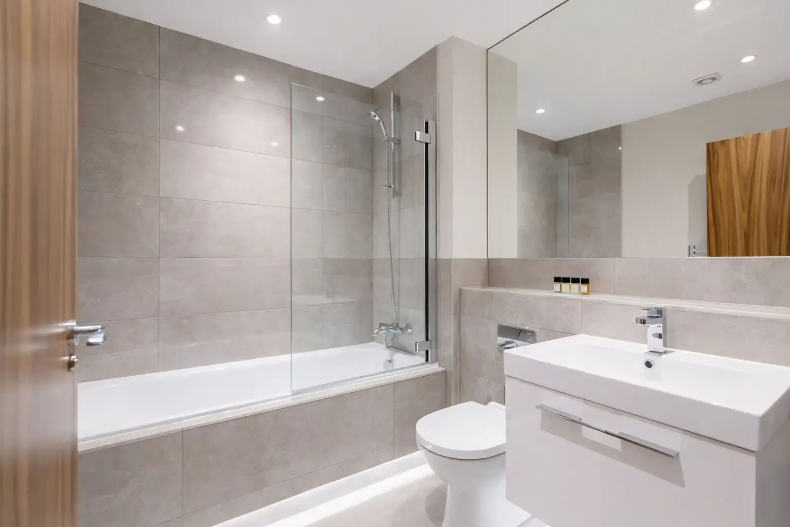 Trinity House - 2 Bed in RH2 - Property image 7 - VivreStays