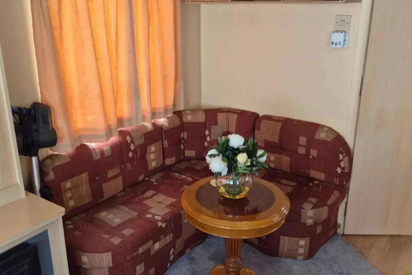 Cozy 2 Bedroom Place | Free Parking | Pet Friendly in PO36 9PS - Property image 7 - VivreStays