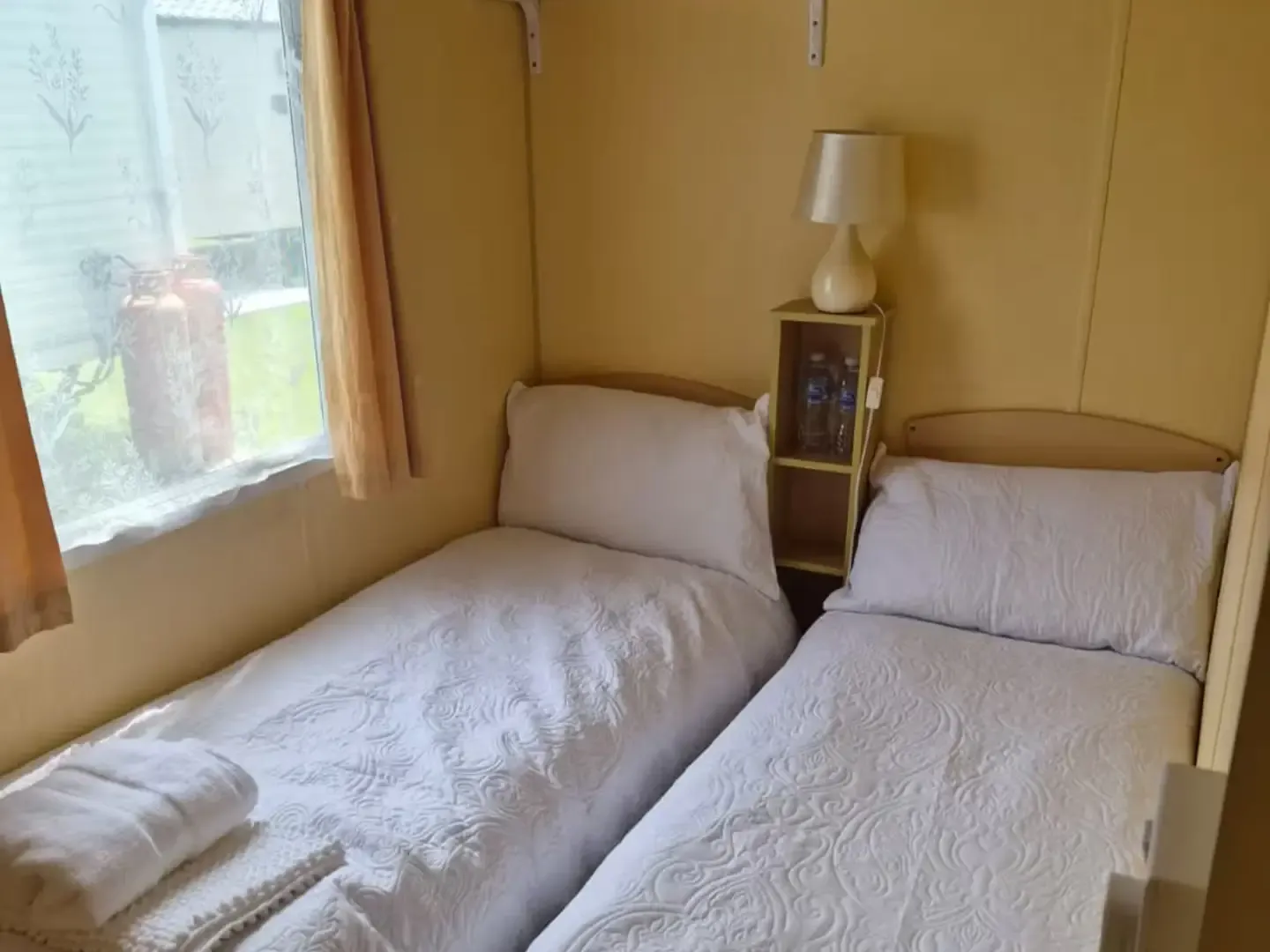 Cozy 2 Bedroom Place | Free Parking | Pet Friendly in PO36 9PS - Property image 6 - VivreStays