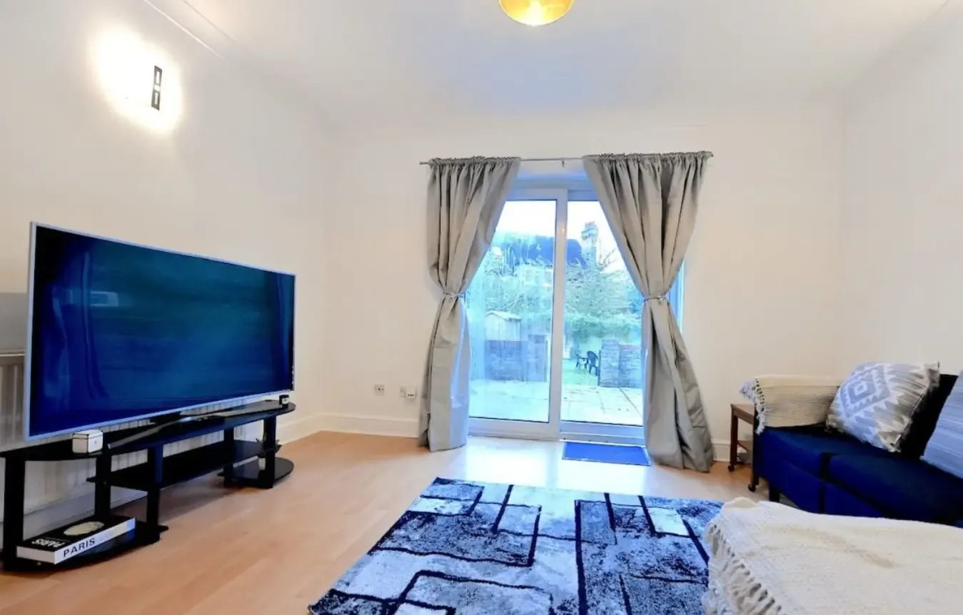 Ladywell Family home serviced apartment - London - VivreStays