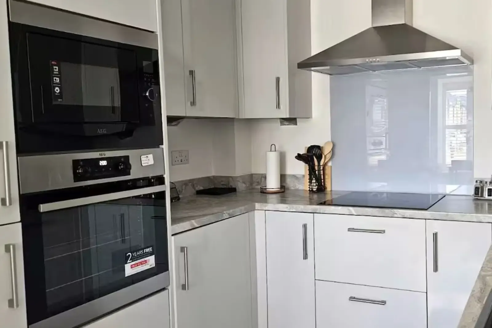 Spacious 4 Bedroom Home with Free Street Parking | Preston in 39 Juniper Drive, Cottam, Preston, PR4 0EE, United Kingdom - Property image 3 - VivreStays