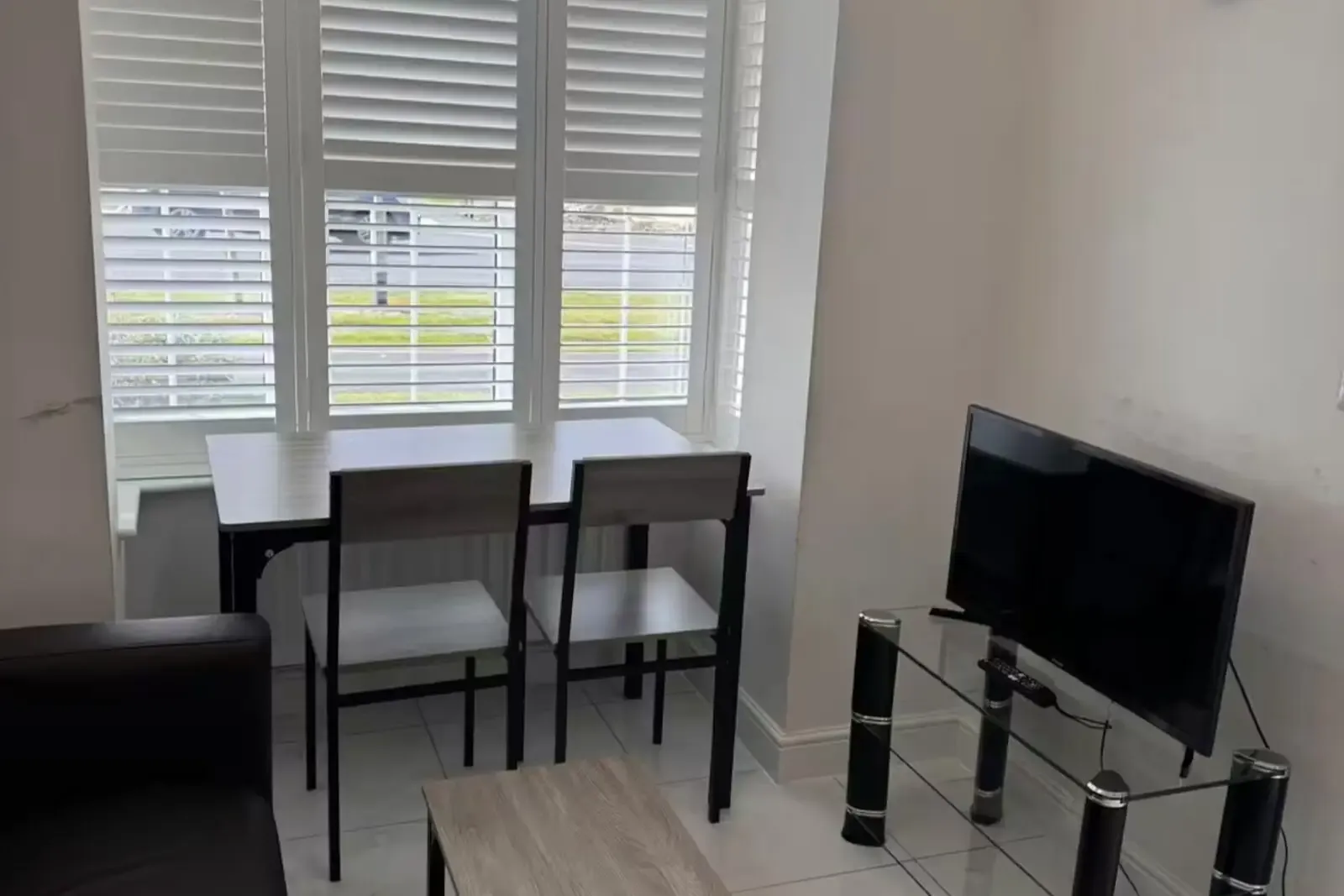 Spacious 4 Bedroom Home with Free Street Parking | Preston in 39 Juniper Drive, Cottam, Preston, PR4 0EE, United Kingdom - Property image 8 - VivreStays