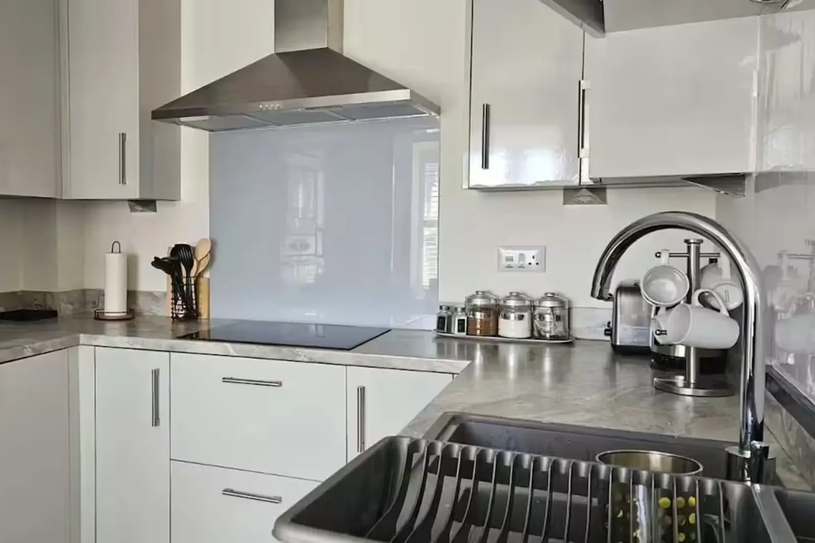 Spacious 4 Bedroom Home with Free Street Parking | Preston in 39 Juniper Drive, Cottam, Preston, PR4 0EE, United Kingdom - Property image 16 - VivreStays