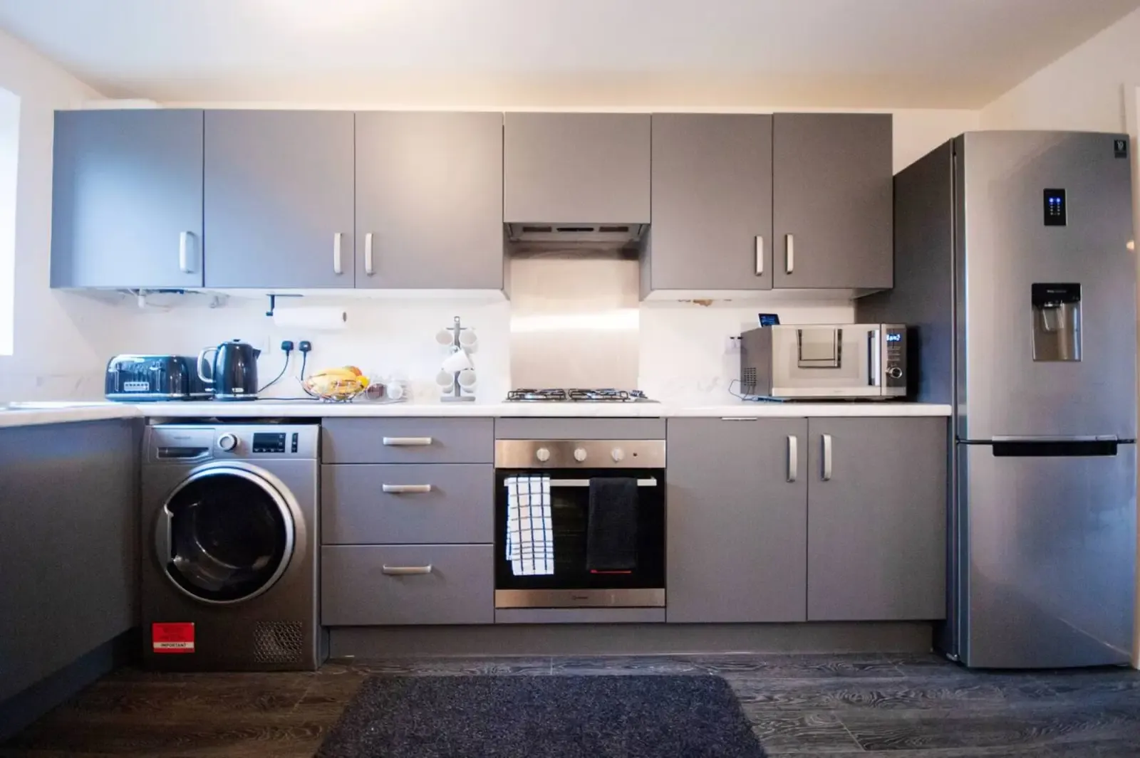 Cozy 3 Bedroom Home | Pet Friendly | Free Street Parking in 18 Bramscote Walk, CV2 1JY - Property image 3 - VivreStays