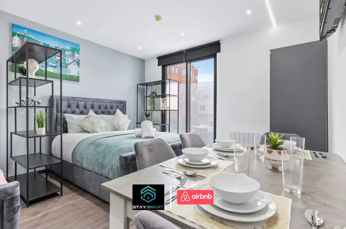 1A Woodstock by Mia Partners in 48 Woodstock Road, NW11 8ER - Property image 3 - VivreStays