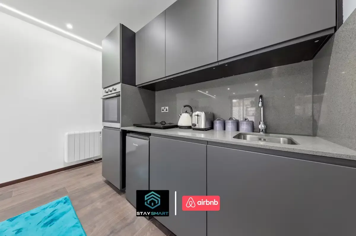 1A Woodstock by Mia Partners in 48 Woodstock Road, NW11 8ER - Property image 5 - VivreStays