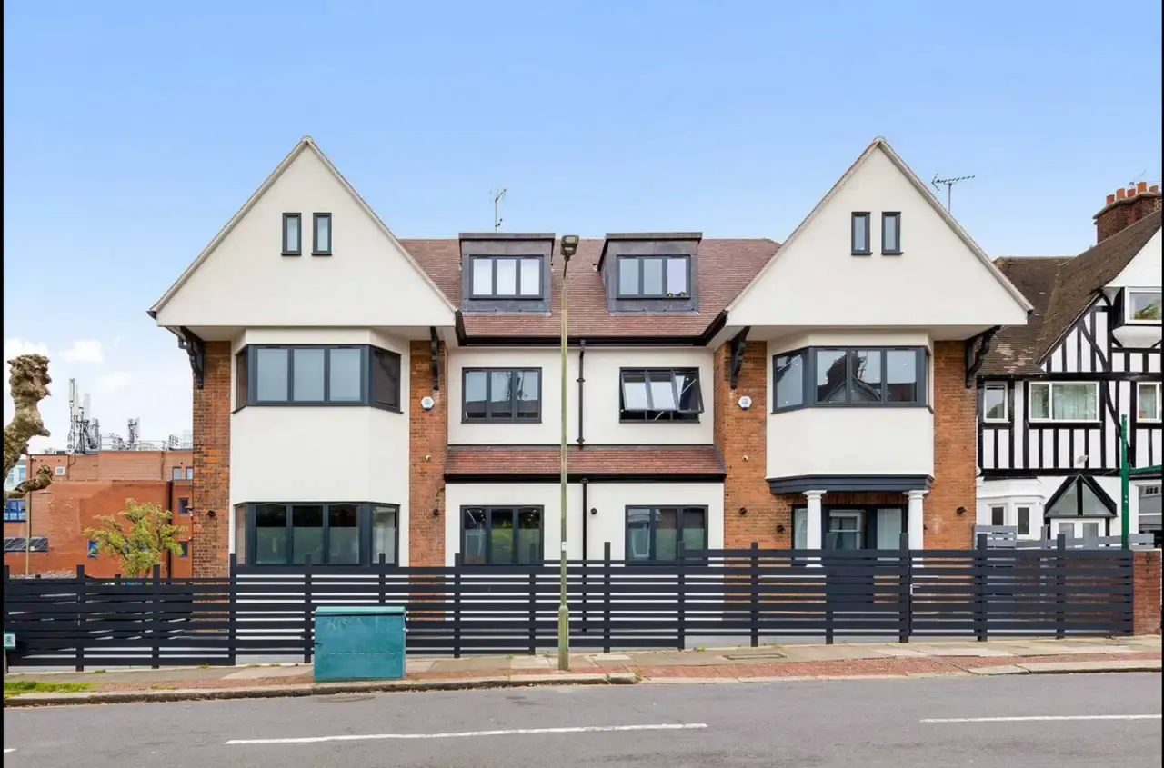 1A Woodstock by Mia Partners in 48 Woodstock Road, NW11 8ER - Property image 6 - VivreStays