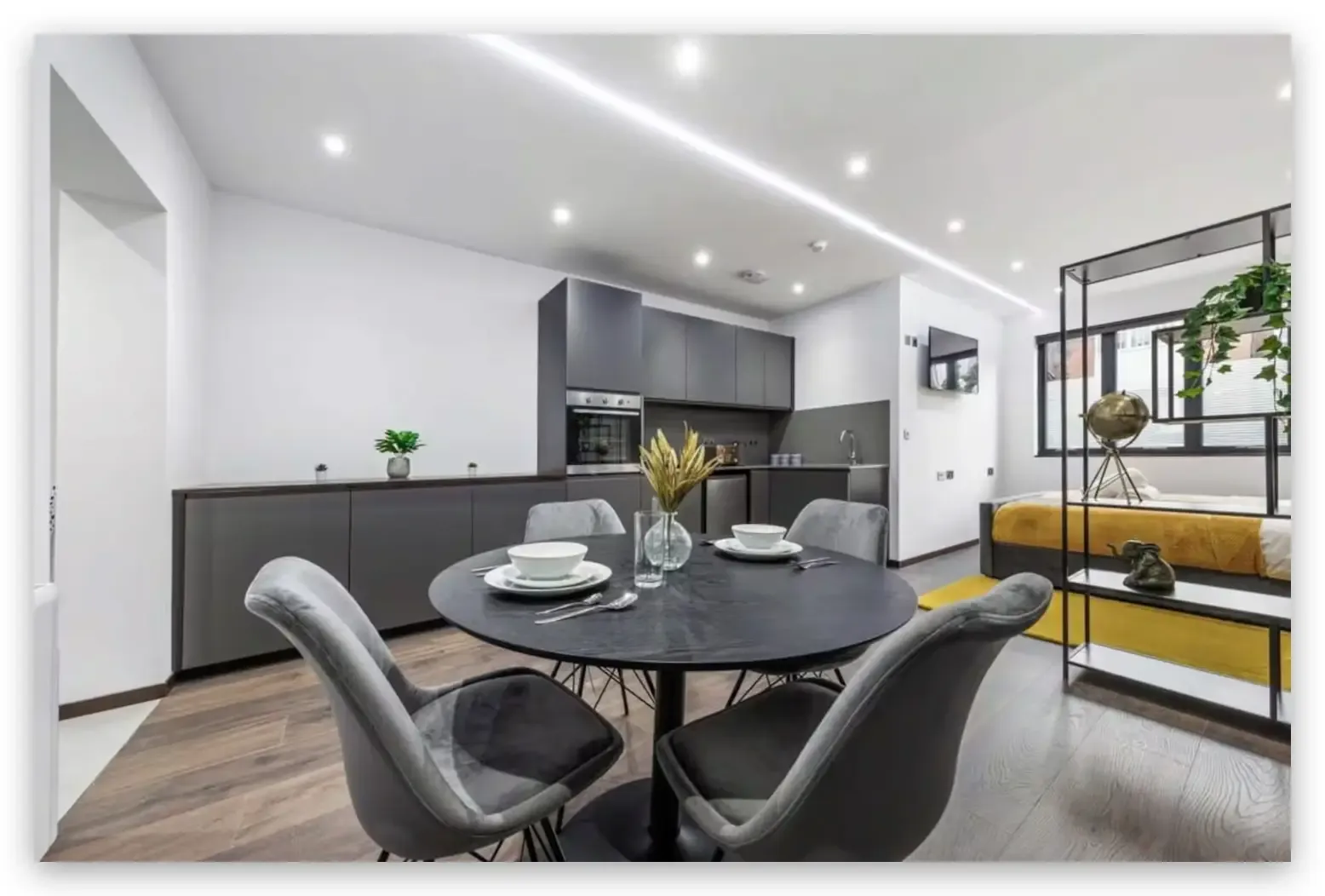 6A Woodstock by Mia Partners in 48 Woodstock Road, NW11 8ER - Property image 4 - VivreStays