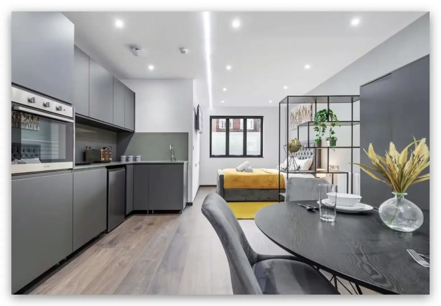 6A Woodstock by Mia Partners in 48 Woodstock Road, NW11 8ER - Property image 3 - VivreStays