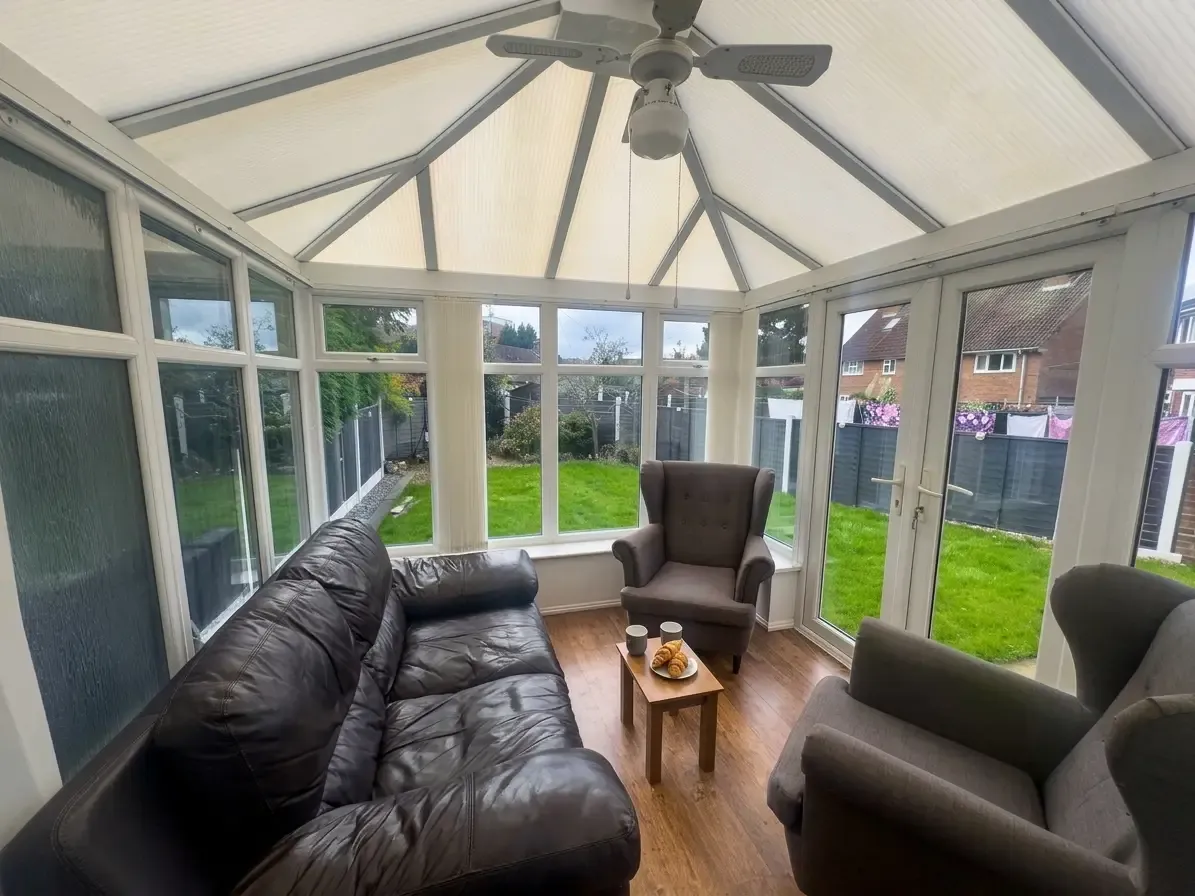 Cozy 4 Bedroom Home | Pet Friendly | Free Parking serviced apartment - Walsall - VivreStays