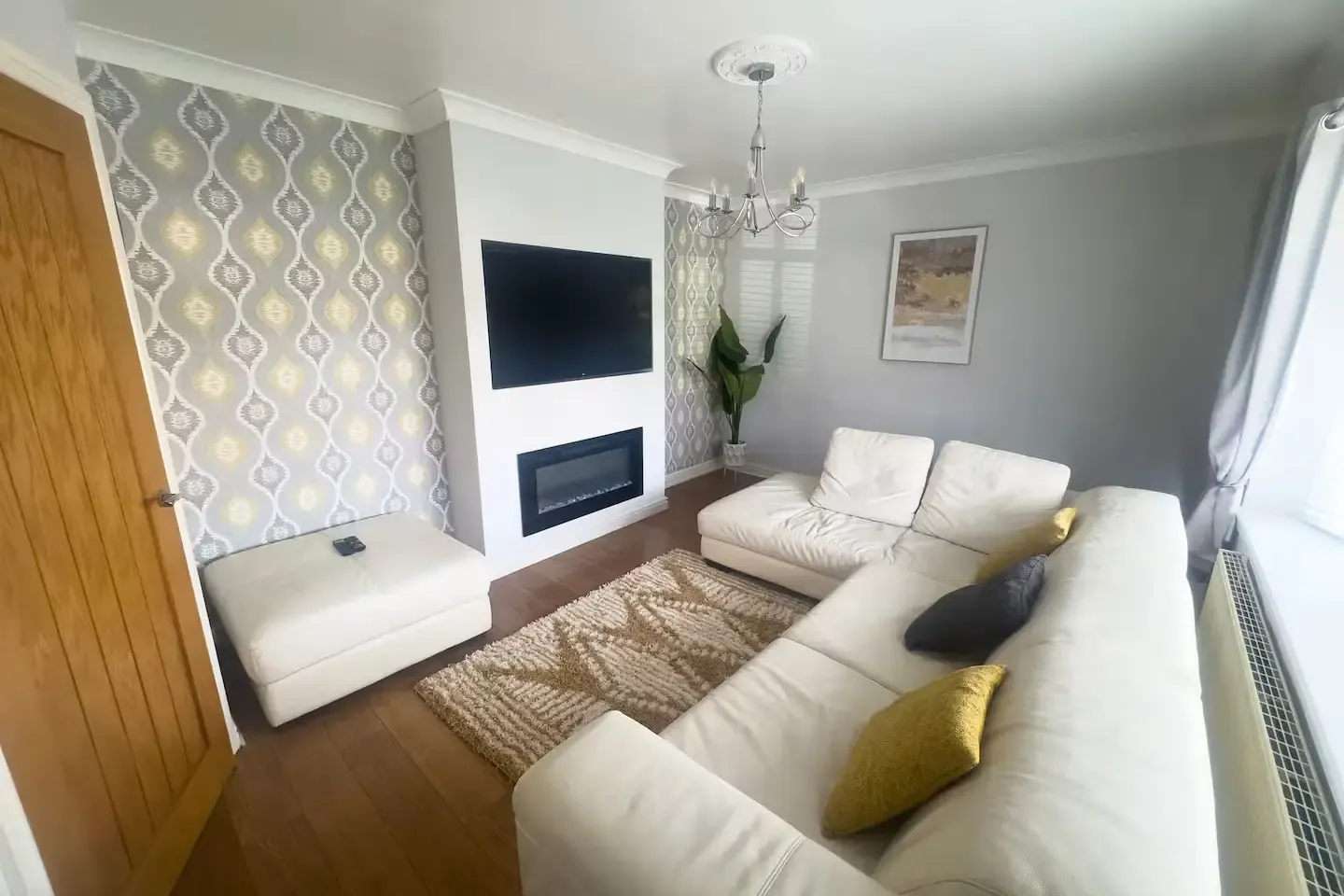 Cozy 4 Bedroom Home | Pet Friendly | Free Parking in 9 Drake Road, WS3 3LR - Property image 12 - VivreStays