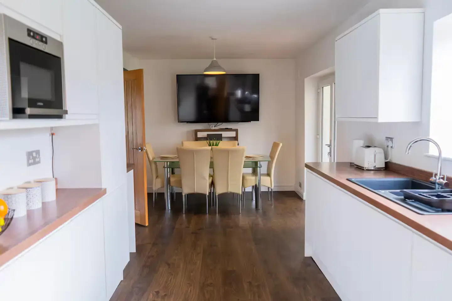 Cozy 4 Bedroom Home | Pet Friendly | Free Parking in 9 Drake Road, WS3 3LR - Property image 17 - VivreStays