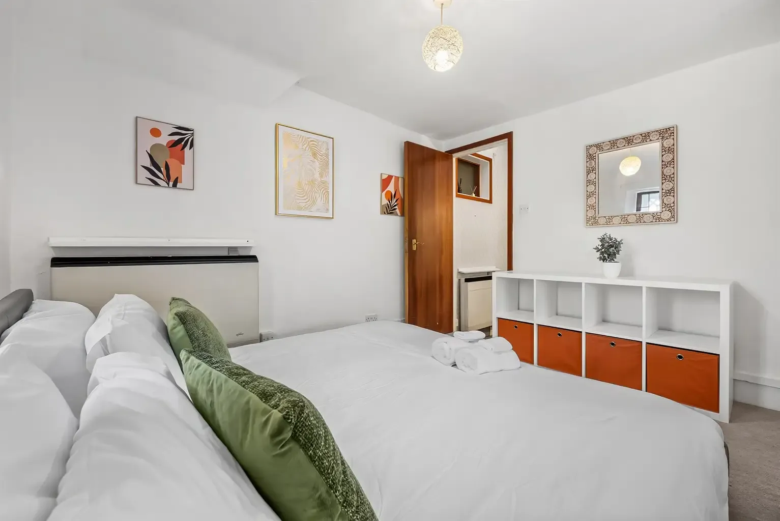 Bromham Road in 122 Bromham Road, Bromham, Bedford, MK40 4AH, United Kingdom - Property image 3 - VivreStays