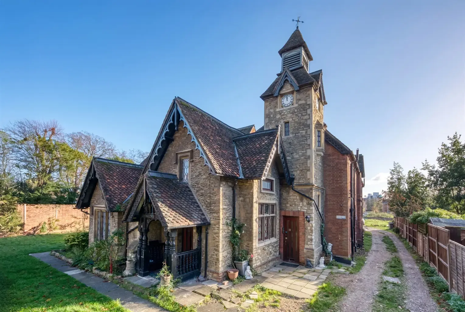 Bromham Road in 122 Bromham Road, Bromham, Bedford, MK40 4AH, United Kingdom - Property image 2 - VivreStays