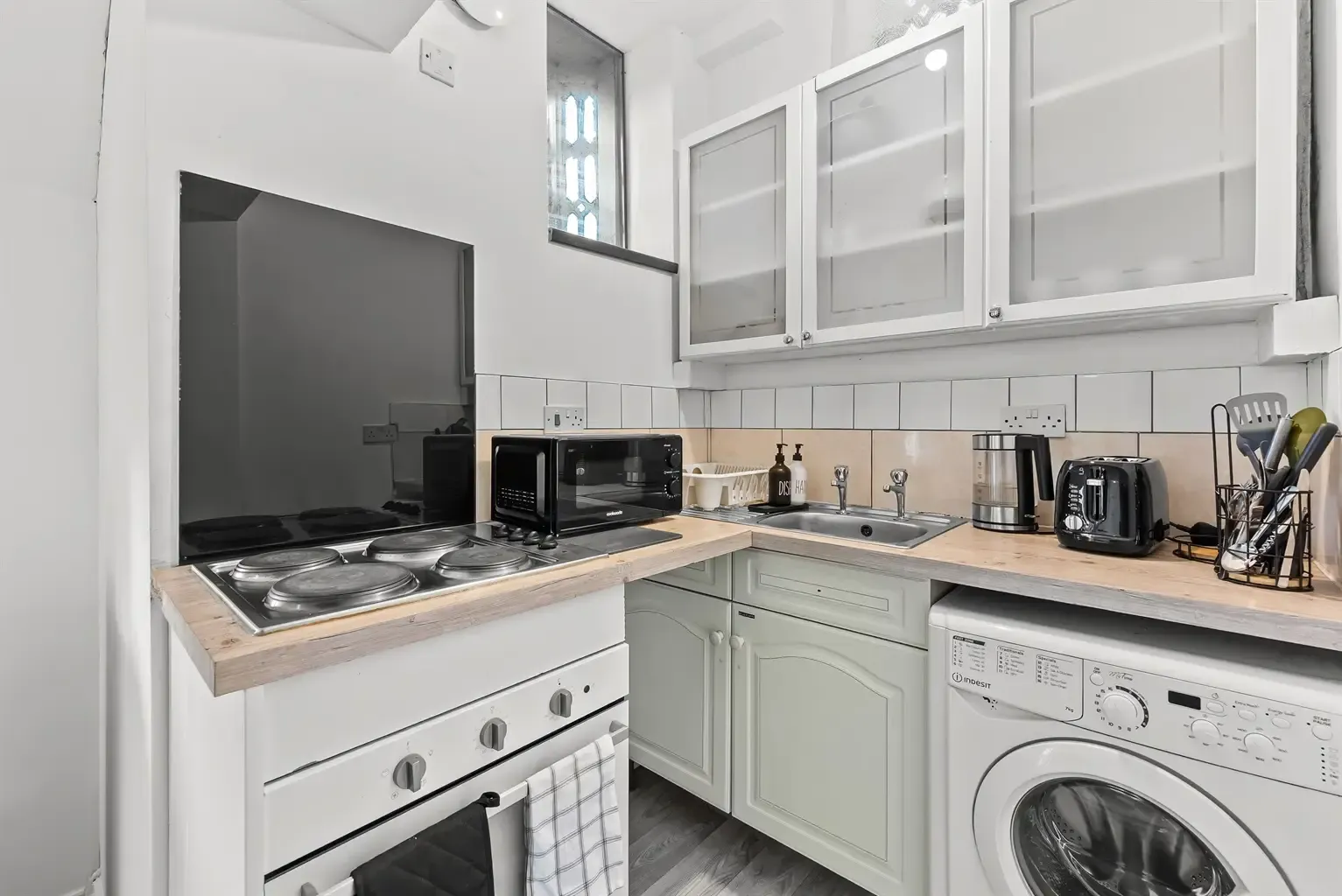Bromham Road in 122 Bromham Road, Bromham, Bedford, MK40 4AH, United Kingdom - Property image 16 - VivreStays