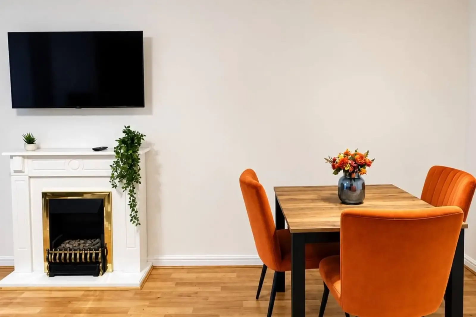 Cozy Eastleigh Home | 2 King Beds | Free Parking in SO50 5GB - Property image 3 - VivreStays
