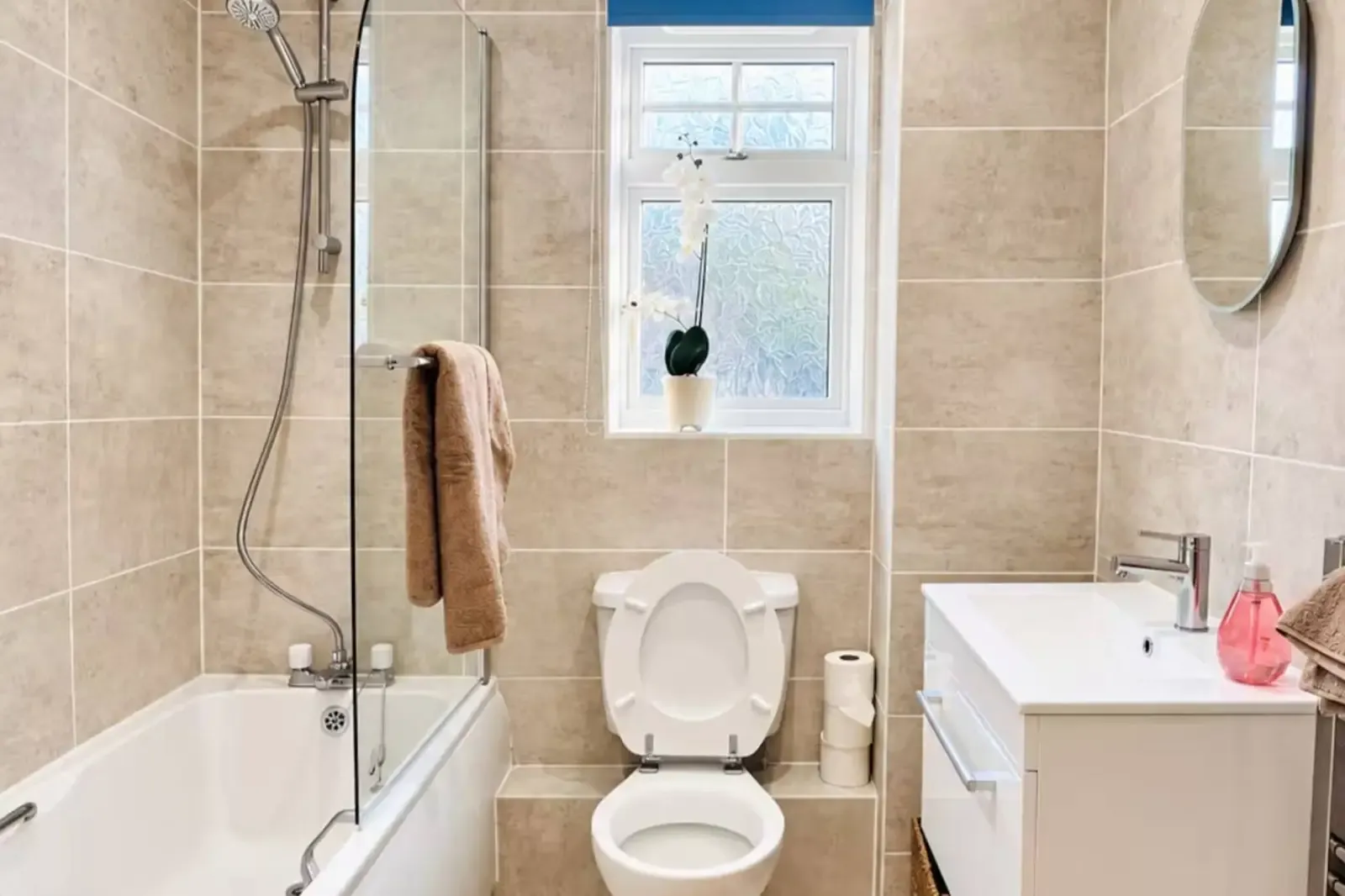 Cozy Eastleigh Home | 2 King Beds | Free Parking in SO50 5GB - Property image 6 - VivreStays