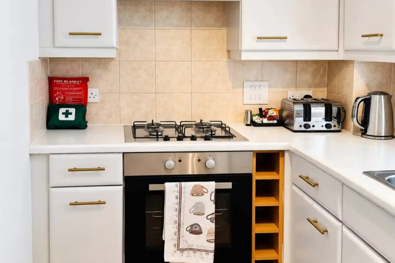 Cozy Eastleigh Home | 2 King Beds | Free Parking in SO50 5GB - Property image 9 - VivreStays
