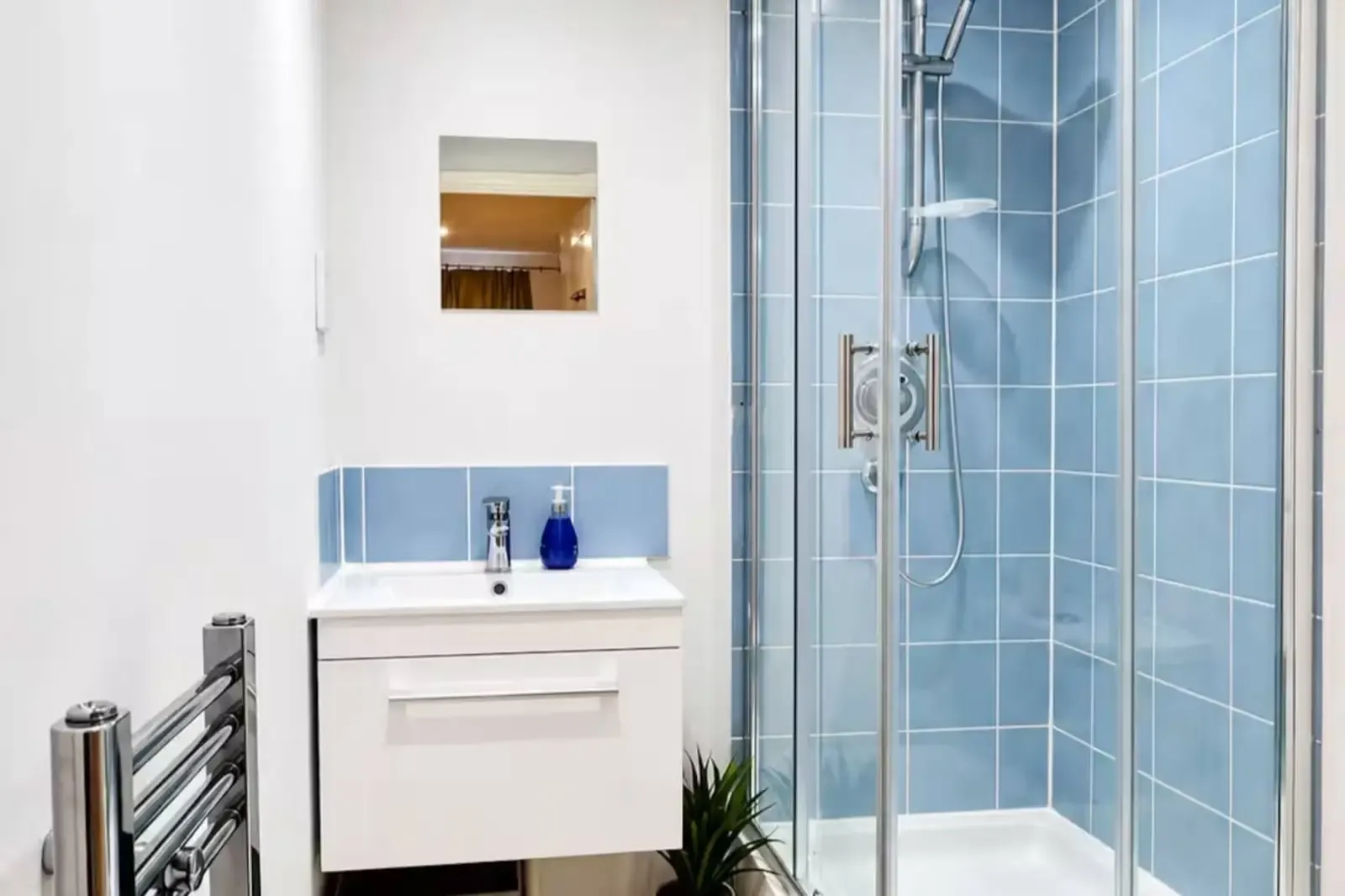 Cozy Eastleigh Home | 2 King Beds | Free Parking in SO50 5GB - Property image 10 - VivreStays