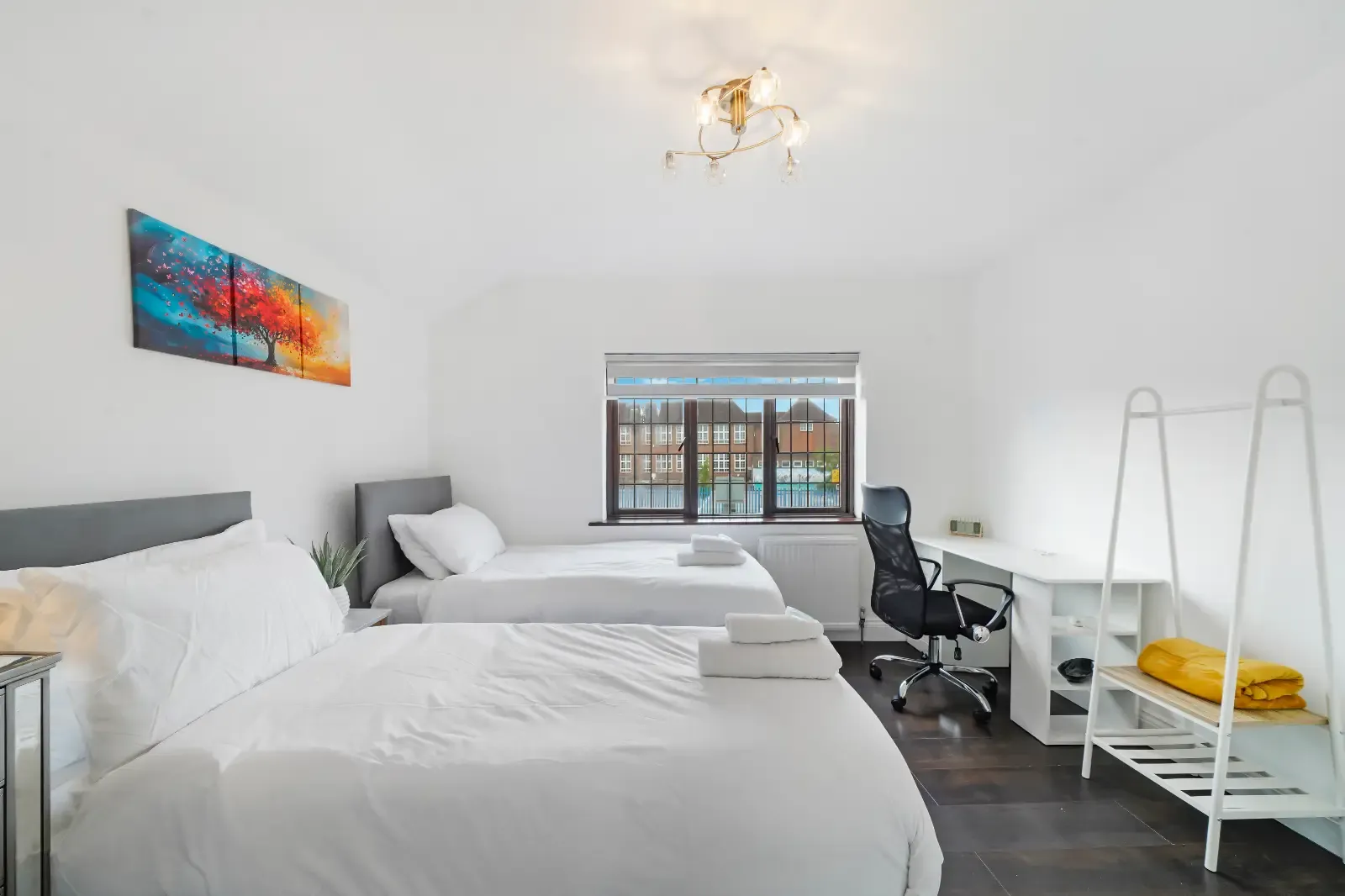 View 2 Bedroom, Uxbridge in 36 Nicholls Avenue, Hillingdon, Uxbridge, UB8 3JL, United Kingdom 2 Bedroom, Uxbridge in 36 Nicholls Avenue, Hillingdon, Uxbridge, UB8 3JL, United Kingdom - Property image 4 - VivreStays
