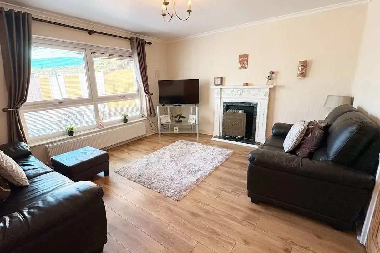 Comfortable 2 Bedroom Home with Garden | Waltham Abbey in 46 Gant Court, EN9 3DY - Property image 3 - VivreStays