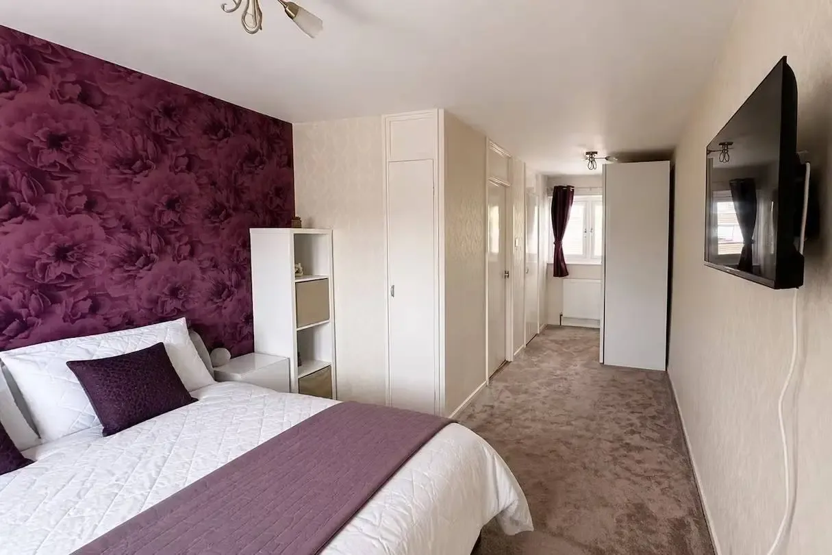 Comfortable 2 Bedroom Home with Garden | Waltham Abbey in 46 Gant Court, EN9 3DY - Property image 8 - VivreStays