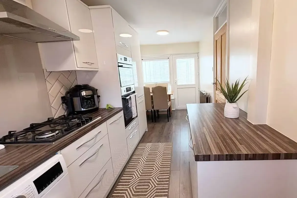Comfortable 2 Bedroom Home with Garden | Waltham Abbey in 46 Gant Court, EN9 3DY - Property image 9 - VivreStays