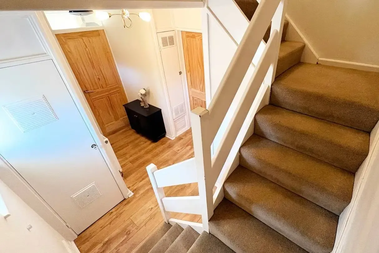 Comfortable 2 Bedroom Home with Garden | Waltham Abbey in 46 Gant Court, EN9 3DY - Property image 12 - VivreStays