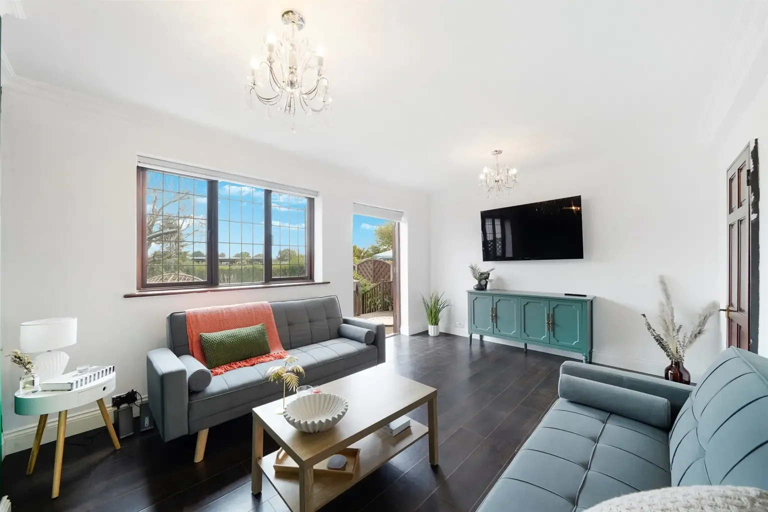 View 2 Bedroom, Uxbridge in 36 Nicholls Avenue, Hillingdon, Uxbridge, UB8 3JL, United Kingdom 2 Bedroom, Uxbridge in 36 Nicholls Avenue, Hillingdon, Uxbridge, UB8 3JL, United Kingdom - Property image 6 - VivreStays