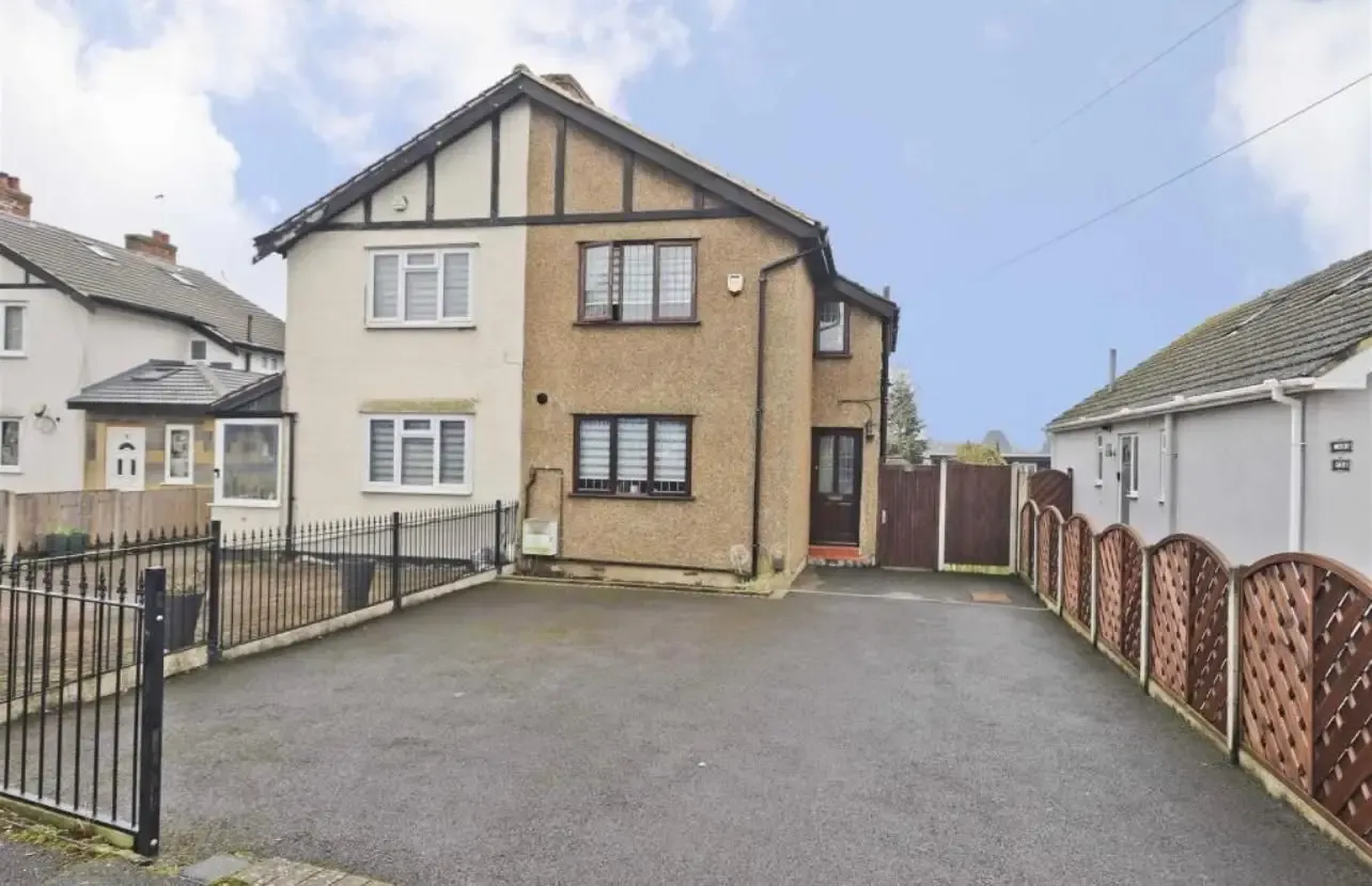View 2 Bedroom, Uxbridge in 36 Nicholls Avenue, Hillingdon, Uxbridge, UB8 3JL, United Kingdom 2 Bedroom, Uxbridge in 36 Nicholls Avenue, Hillingdon, Uxbridge, UB8 3JL, United Kingdom - Property image 10 - VivreStays