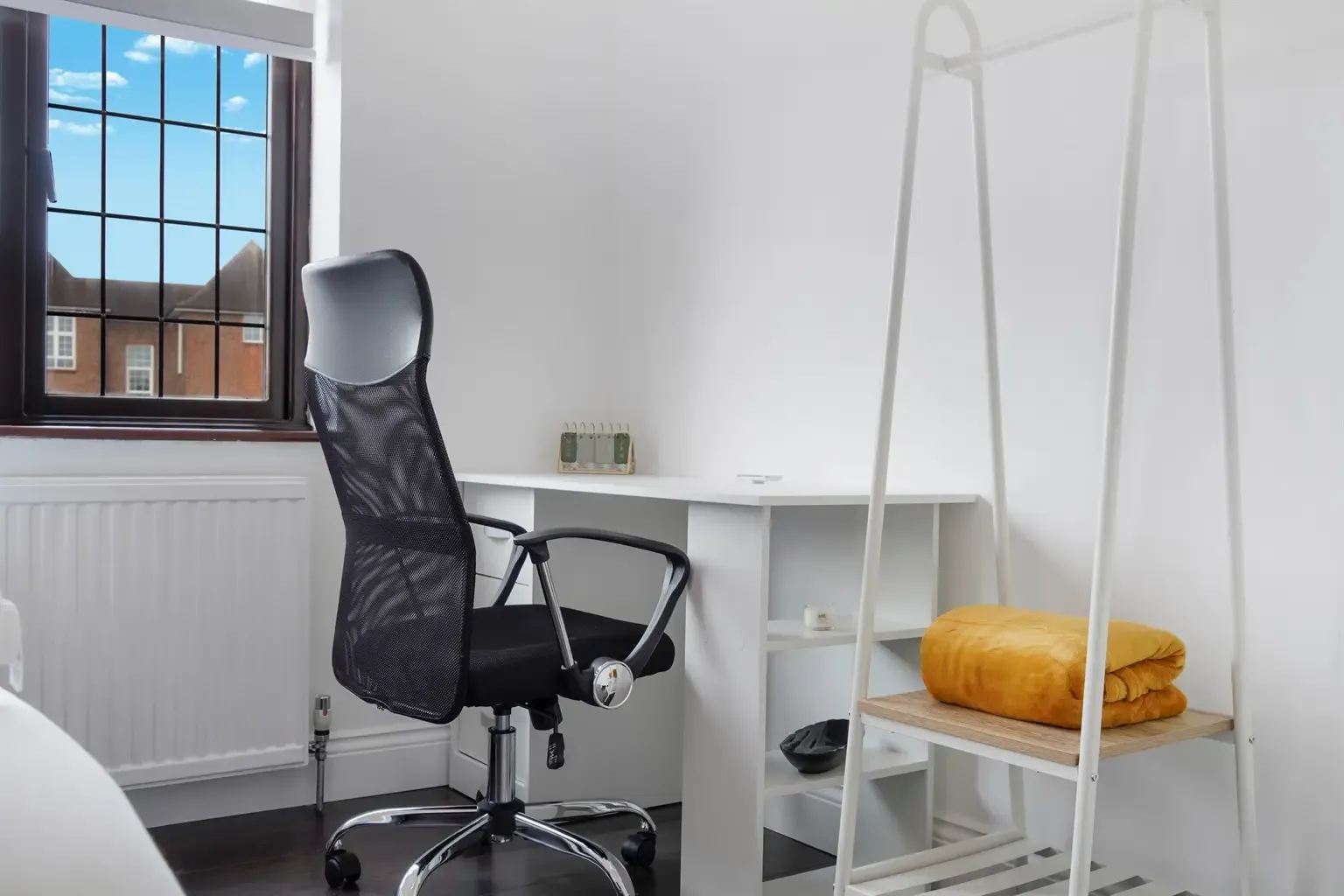 View 2 Bedroom, Uxbridge in 36 Nicholls Avenue, Hillingdon, Uxbridge, UB8 3JL, United Kingdom 2 Bedroom, Uxbridge in 36 Nicholls Avenue, Hillingdon, Uxbridge, UB8 3JL, United Kingdom - Property image 12 - VivreStays