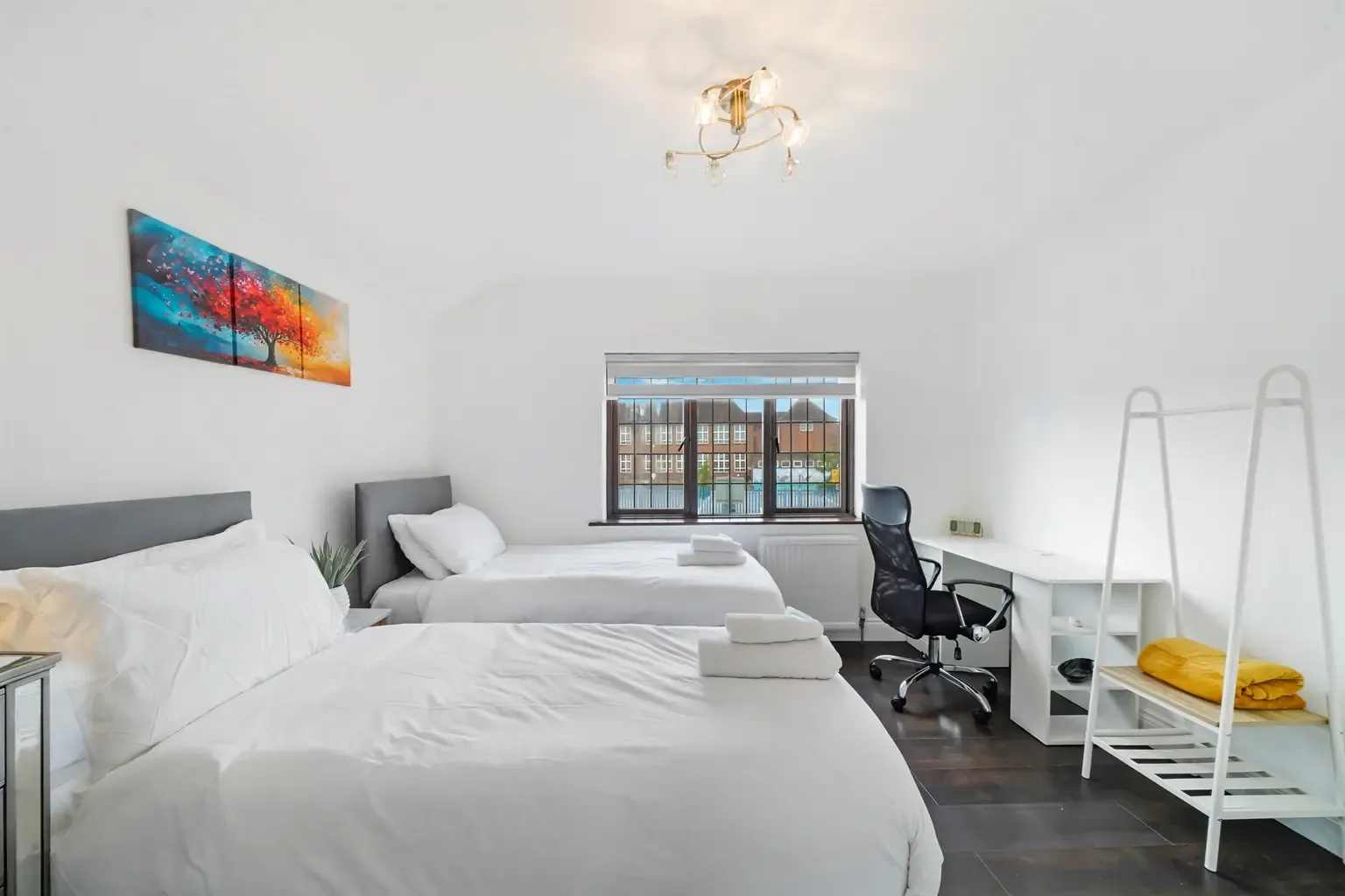 View 2 Bedroom, Uxbridge in 36 Nicholls Avenue, Hillingdon, Uxbridge, UB8 3JL, United Kingdom 2 Bedroom, Uxbridge in 36 Nicholls Avenue, Hillingdon, Uxbridge, UB8 3JL, United Kingdom - Property image 13 - VivreStays
