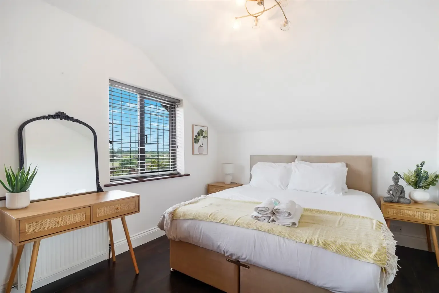 View 2 Bedroom, Uxbridge in 36 Nicholls Avenue, Hillingdon, Uxbridge, UB8 3JL, United Kingdom 2 Bedroom, Uxbridge in 36 Nicholls Avenue, Hillingdon, Uxbridge, UB8 3JL, United Kingdom - Property image 20 - VivreStays