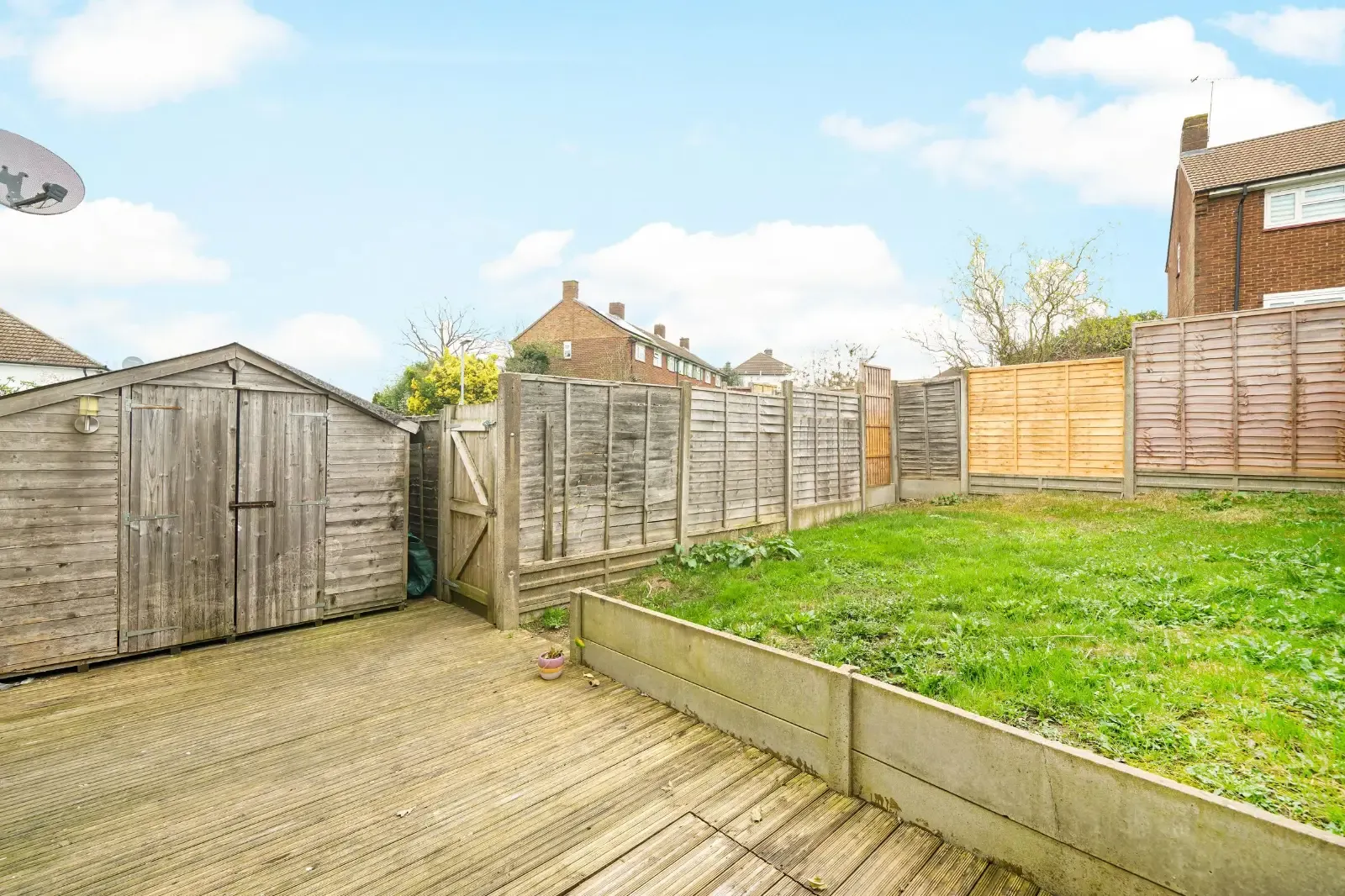 Elstree & Borehamwood 4 Bed in 52a Sullivan Way, Elstree, Borehamwood, WD6 3DJ, United Kingdom - Property image 6 - VivreStays