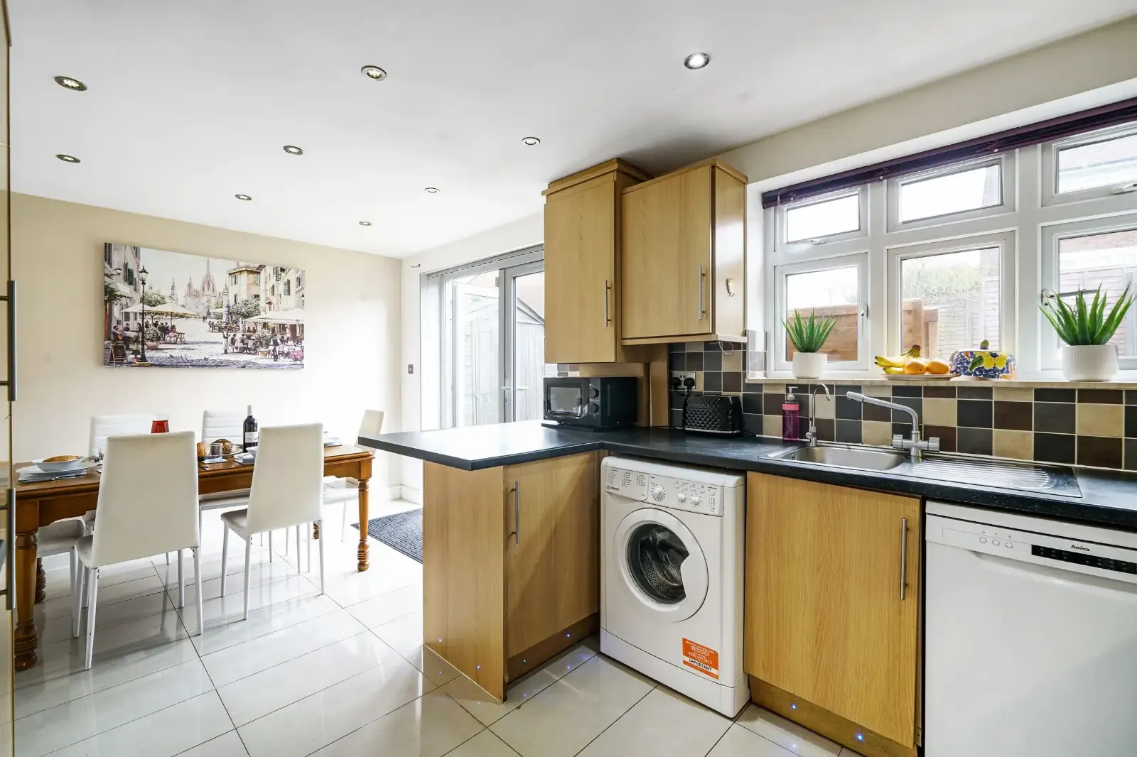 Elstree & Borehamwood 4 Bed in 52a Sullivan Way, Elstree, Borehamwood, WD6 3DJ, United Kingdom - Property image 9 - VivreStays