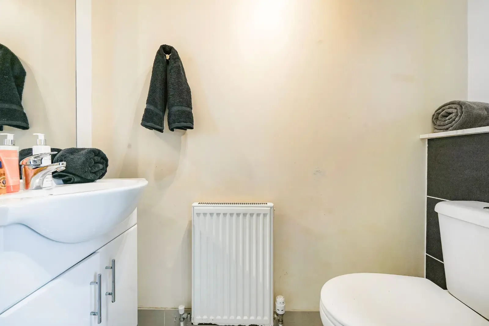Elstree & Borehamwood 4 Bed in 52a Sullivan Way, Elstree, Borehamwood, WD6 3DJ, United Kingdom - Property image 15 - VivreStays